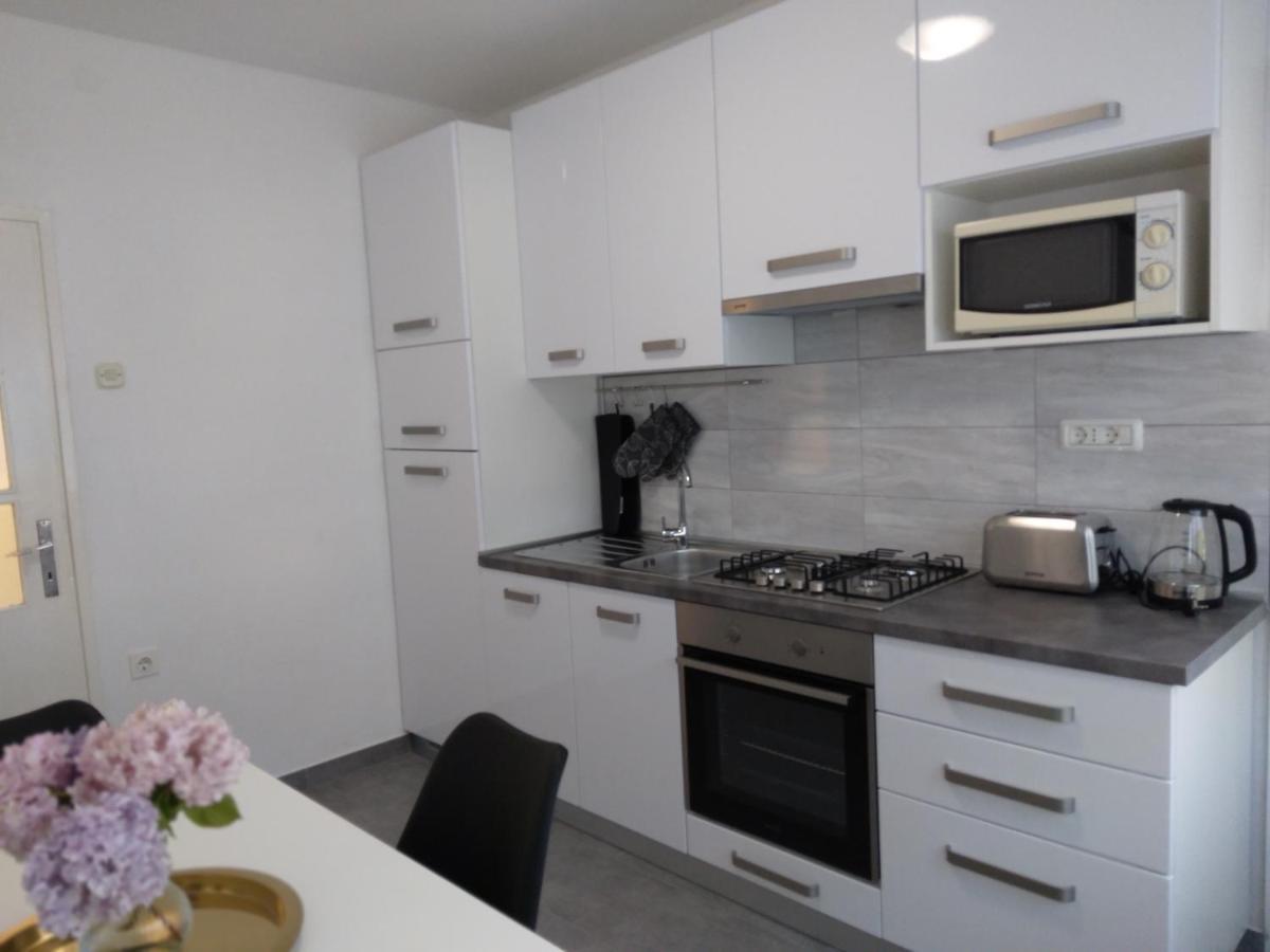 Antemma Apartment Pula Buitenkant foto